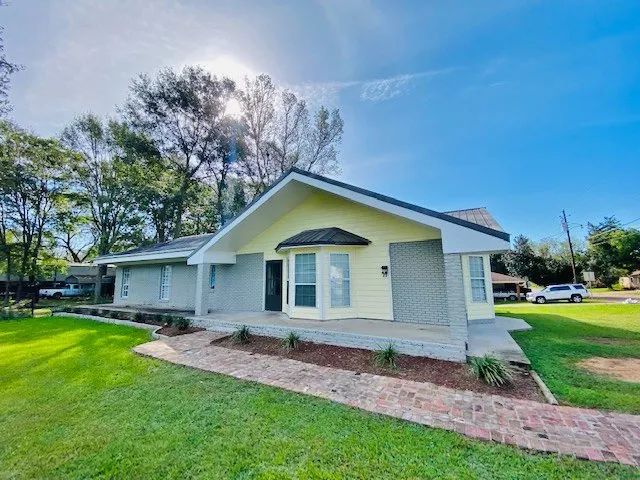 Conversion Duplex on a large lot / McComb, MS 