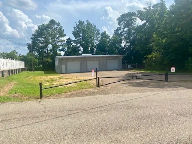 Commercial Building on 1/2 acre McComb, Ms