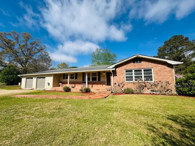 Nice Home w/ attached in-law apartment w/ 2 car garage/ and heated and cooled detached building. 