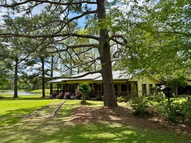 Ranch-Style Home on 16.5 Acres | Walthall County, MS