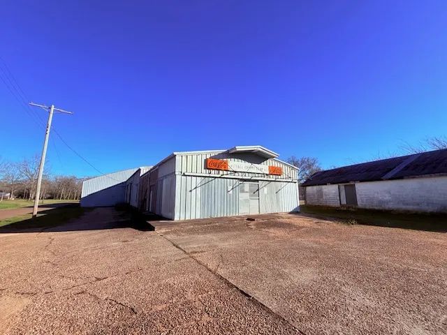 Commercial Buildings on 3.7 Acres | Tylertown, MS 
