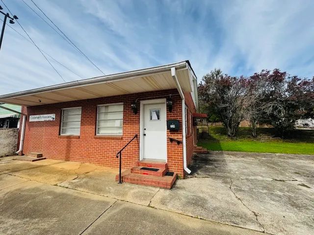 Nice Commercial Office - McComb, MS 