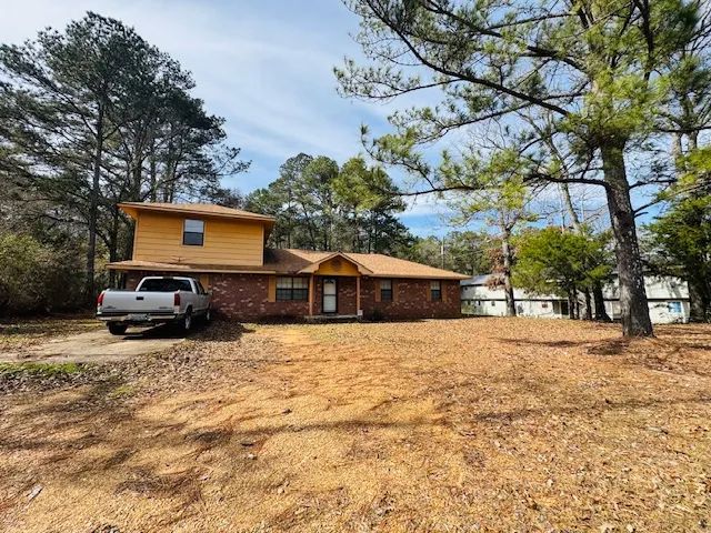 Home on .45 acres just outside the city limits of Summit/ MS